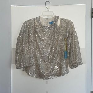 CeCe NWT Long Sleeve Cold Shoulder Crew Neck Sequin Blouse Top Silver XS